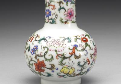 图片[3]-Mallet-shaped vase with Indian lotus pattern in yangcai painted enamels, Qing dynasty, the 7th year of Qianlong reign (1742)-China Archive